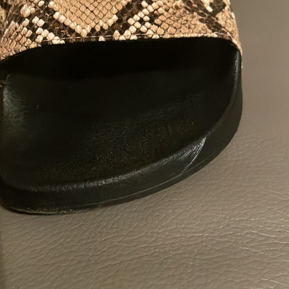 STEVE MADDEN SPIRIT VEGAN SNAKESKIN SLIP-ON SANDALS. - Picture 4 of 8